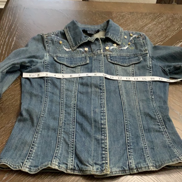 Brandon Thomas blue medium wash denim jean jacket with decorative beading - Picture 15 of 17